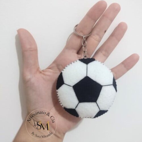 Chaveiro bola de futebol em feltro