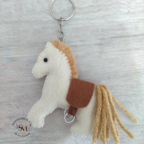 Lembrancinha | Chaveiro cavalo em feltro
