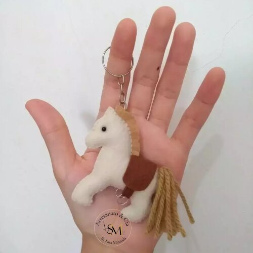 Lembrancinha | Chaveiro cavalo em feltro