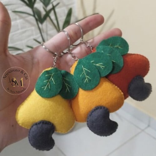 Chaveiro Caju em Feltro