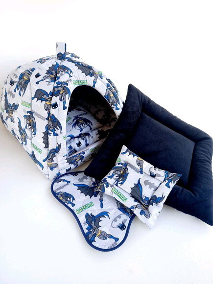 Casinha Iglu para Pets Batman Pelúcia 70x70 com 5 peças