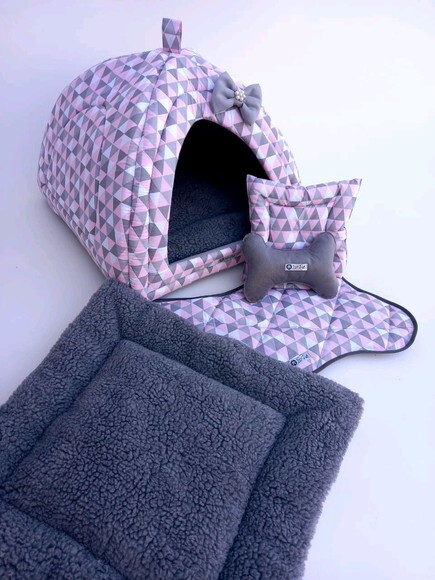 Casinha Iglu para Pets Triangle e pelúcia 50x50 com 5 peças