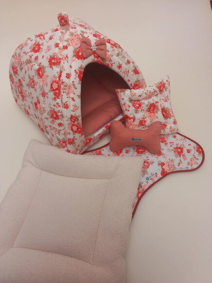 Casinha Iglu para Pets Floral Pelúcia 50x50 com 5 peças
