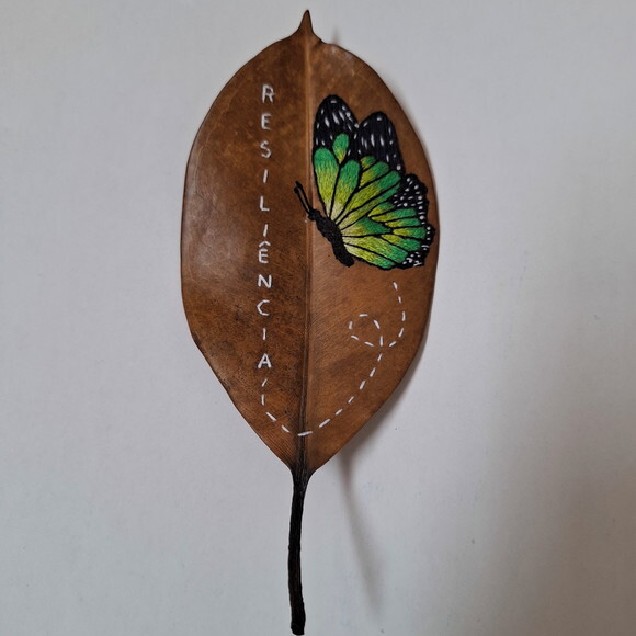 Borboleta Bordada em Folha Seca