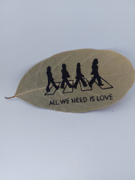 Folha Musical - All We Need Is Love