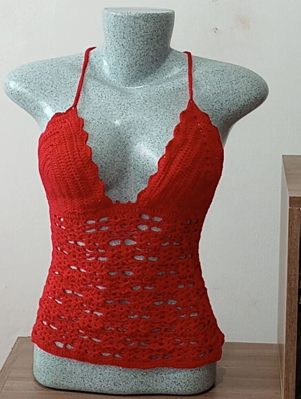 Blusa Vermelha em Crochê