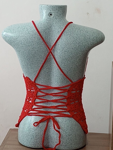 Blusa Vermelha em Crochê