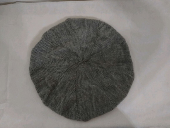 Boina em tricô à máquina P