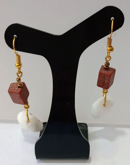 Brinco Cascalhos e Conchas Vinho