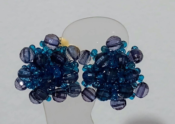 Brinco Peneira Cristais de Acrílico Azul Petróleo