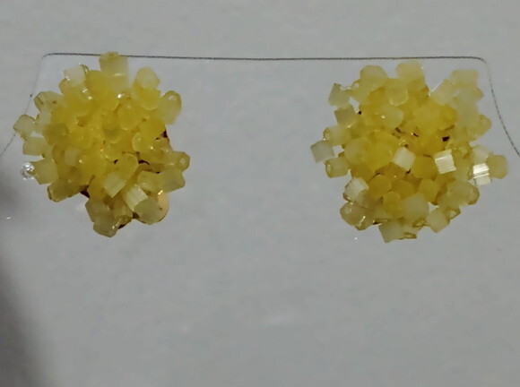 Brinco Peneira Vidrilhos Amarelo Claro