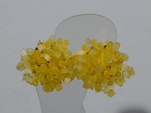 Brinco Peneira Vidrilhos Amarelo Claro