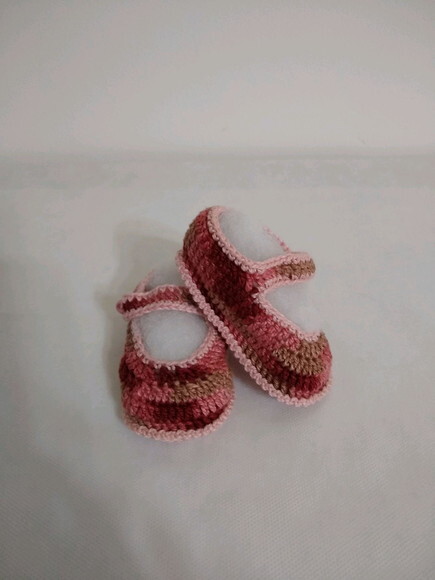 Sapatilha de bebê em crochê