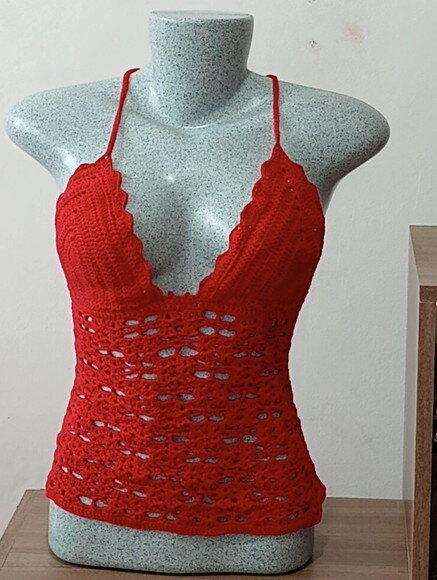 Blusa Vermelha em Crochê