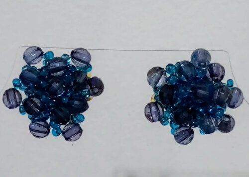 Brinco Peneira Cristais de Acrílico Azul Petróleo