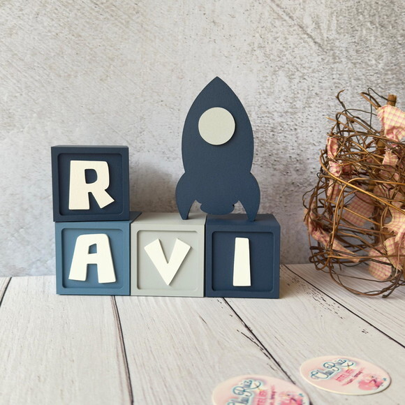 Astronauta- Cubos 6x6cm + Foguete Decoração Bebê