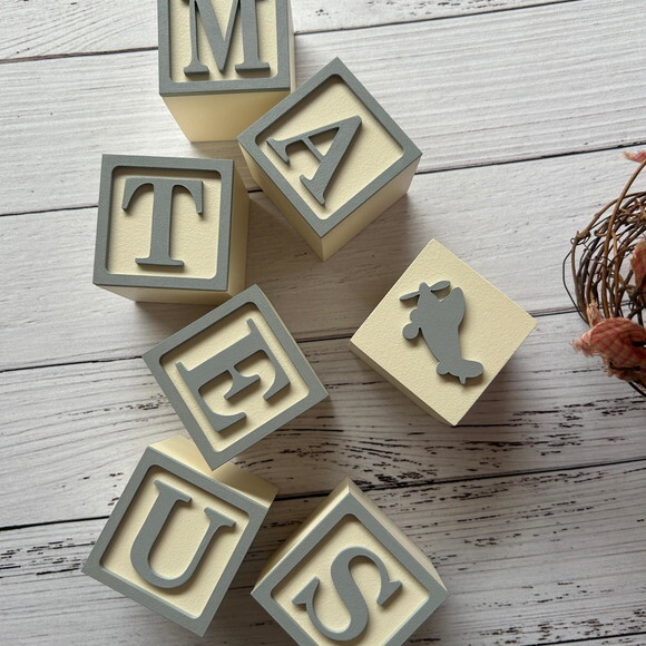 Aviãozinho -  Cubos 6x6cm com nome para quarto de Bebê