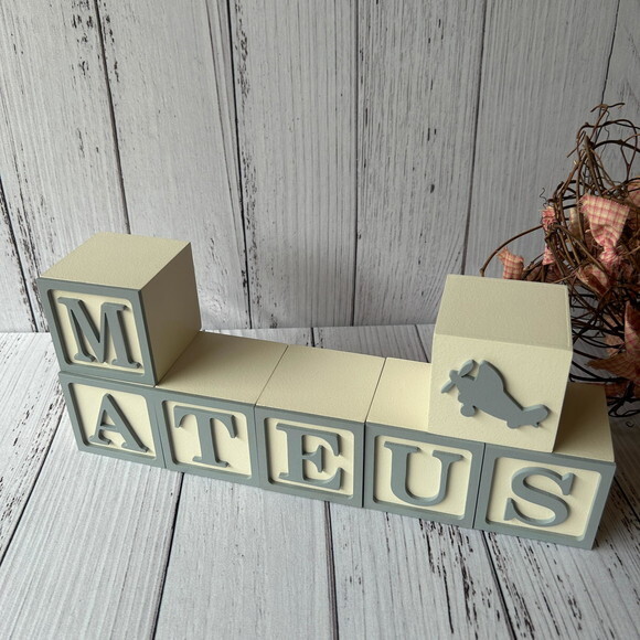 Aviãozinho -  Cubos 6x6cm com nome para quarto de Bebê