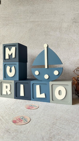 Barquinho Enfeite + Nomes em Cubo - Decoração Bebê