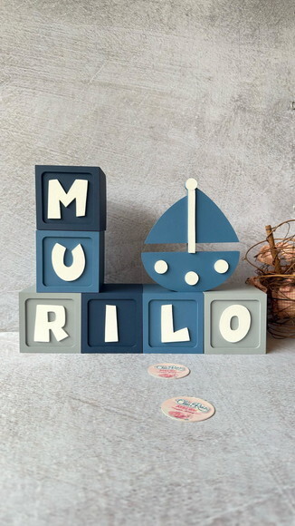 Barquinho Enfeite + Nomes em Cubo - Decoração Bebê
