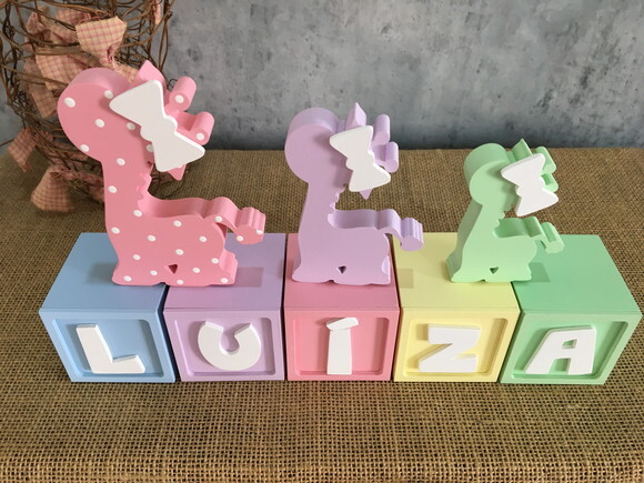 CANDY COLORS - Cubos 6x6cm + Trio de Girafas Laço