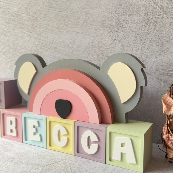Coala Arco Íris +cubos 6x6cm Decoração Bebê