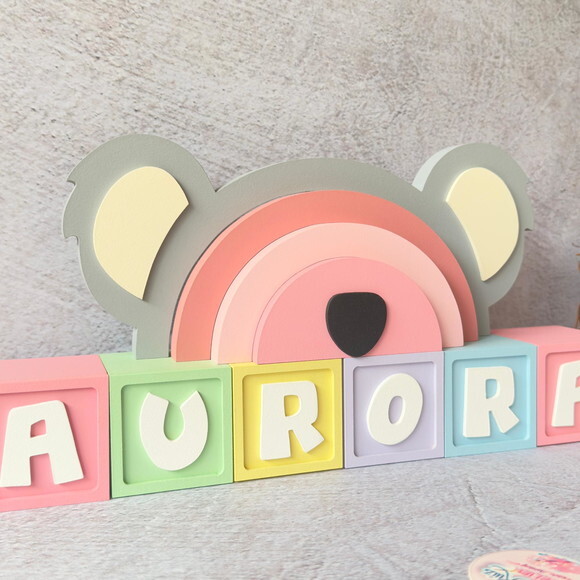 Coala Arco Íris +cubos 6x6cm Decoração Bebê