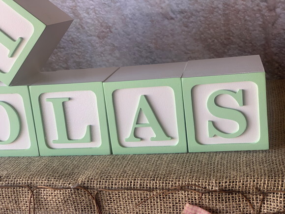 Cubos 8x8cm Nome com Moldura - Decoração Bebê
