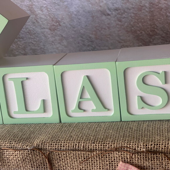 Cubos 8x8cm Nome com Moldura - Decoração Bebê