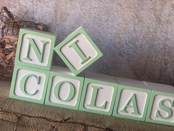 Cubos 8x8cm Nome com Moldura - Decoração Bebê