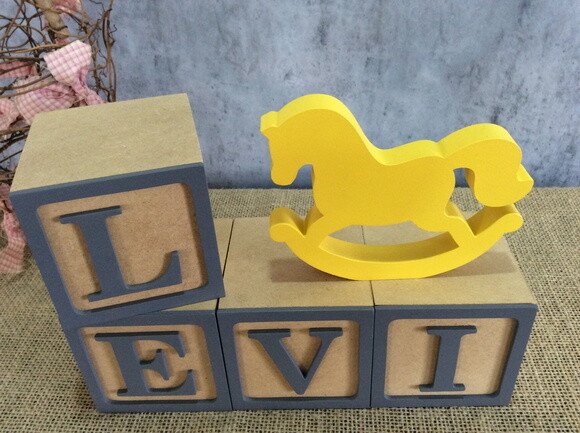 Cubos com Nome 8x8cm + Cavalinho