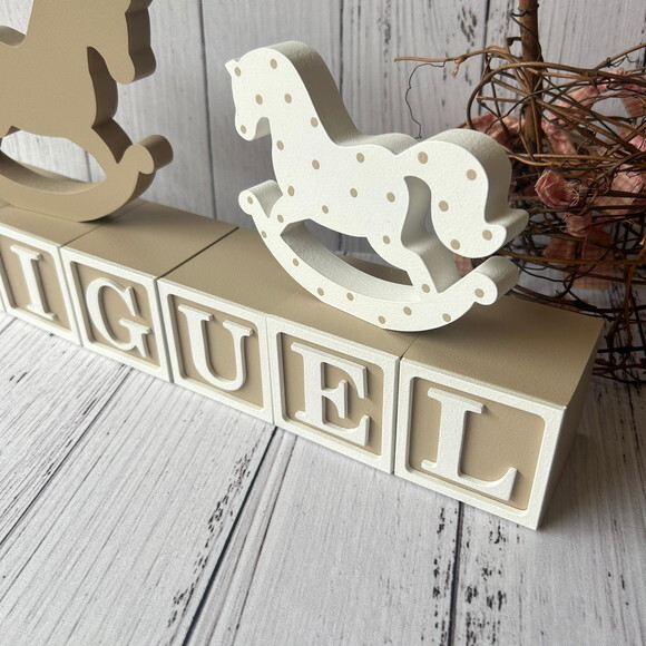 Decoração Bebê - Cubos 6x6cm + Cavalinho de Balaço