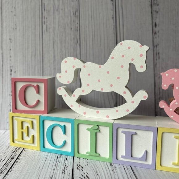 Decoração Bebê - Cubos 6x6cm + Cavalinho de Balaço