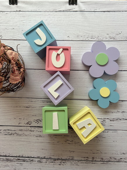 Decoração Bebê - Cubos 6x6cm Candy Ts + Dupla de Flor