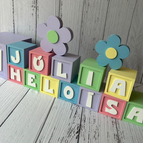 Decoração Bebê - Cubos 6x6cm Candy Ts + Dupla de Flor