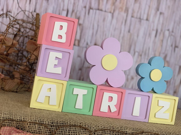 Decoração Bebê - Cubos 6x6cm Candy Ts + Dupla de Flor