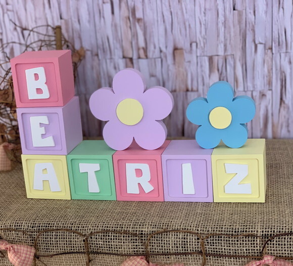 Decoração Bebê - Cubos 6x6cm Candy Ts + Dupla de Flor