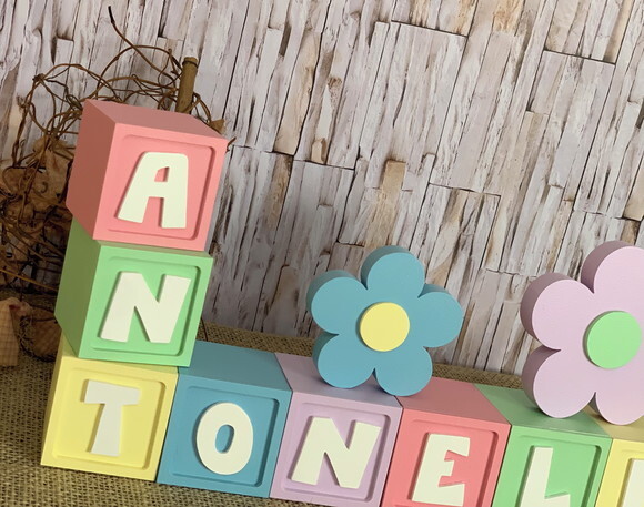 Decoração Bebê - Cubos 6x6cm Candy Ts + Dupla de Flor