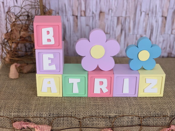Decoração Bebê - Cubos 6x6cm Candy Ts + Dupla de Flor