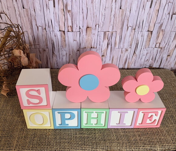 Decoração Bebê - Cubos 6x6cm Candy Ts + Dupla de Flor