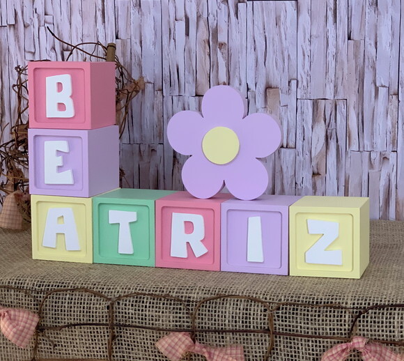Decoração Bebê - Cubos 6x6cm Candy Ts + Flor Mesa