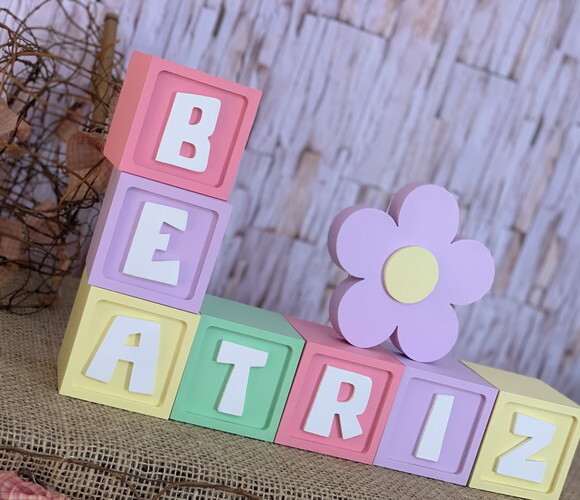 Decoração Bebê - Cubos 6x6cm Candy Ts + Flor Mesa