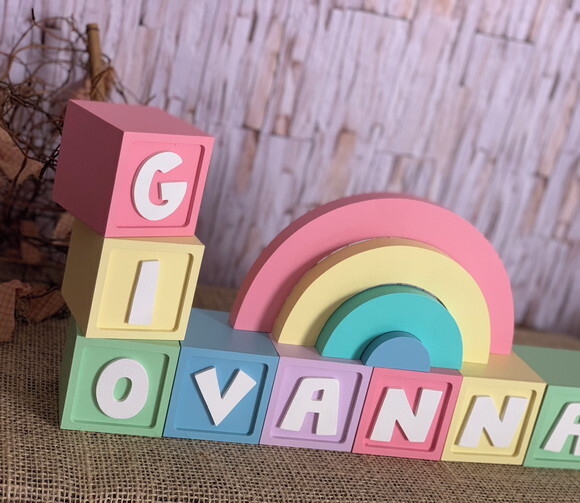 Decoração Bebê Candy Colors - Cubos 6x6cm Ts + Arco Íris.