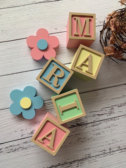 Decoração Bebê Cubos 6x6cm Candyts + 2 Flores Tons Terrosos