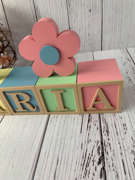 Decoração Bebê Cubos 6x6cm Candyts + 2 Flores Tons Terrosos
