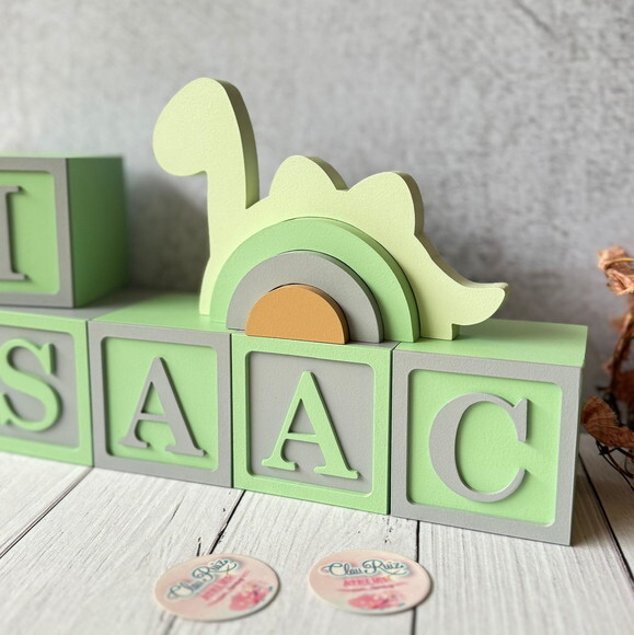 Dinossauro -arco Iris e Cubos 8x8cm - Decoração Bebê