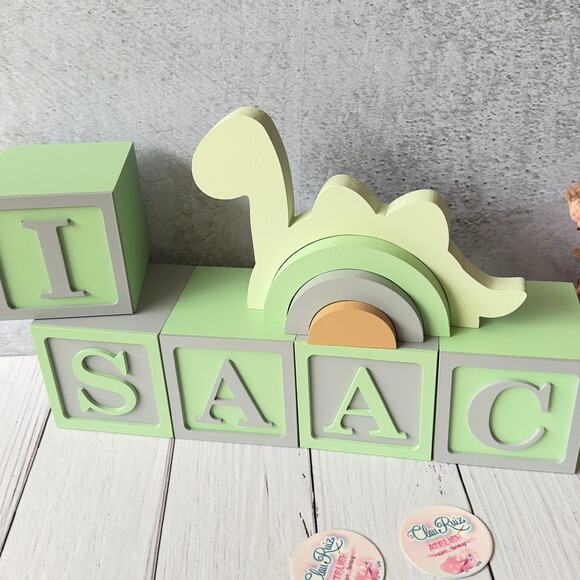 Dinossauro -arco Iris e Cubos 8x8cm - Decoração Bebê