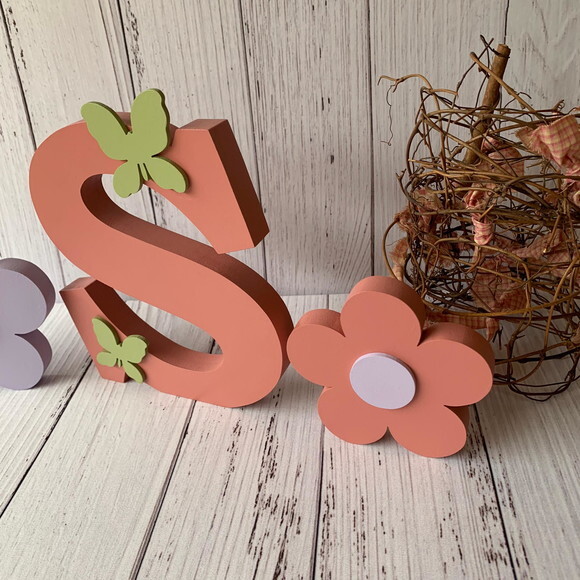 Iniciais 18cm + Dupla de Flor - Decoração Bebê