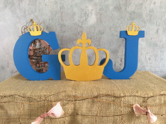 Letras de MDF -Iniciais com Coroa de Mesa