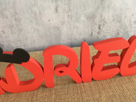 Nomes de MDF- Letra Disney - Mesa